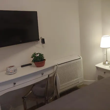 Tiny לינה וארוחת בוקר 3*